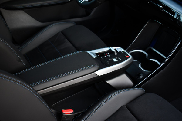 BMW X1 xDrive25e M-Sport Pano Trekhaak Camera 3786km!