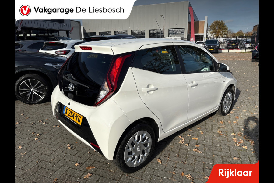 Toyota Aygo 1.0 VVT-i x-play/camera /airco/apple carplay/mf stuur/boeken
