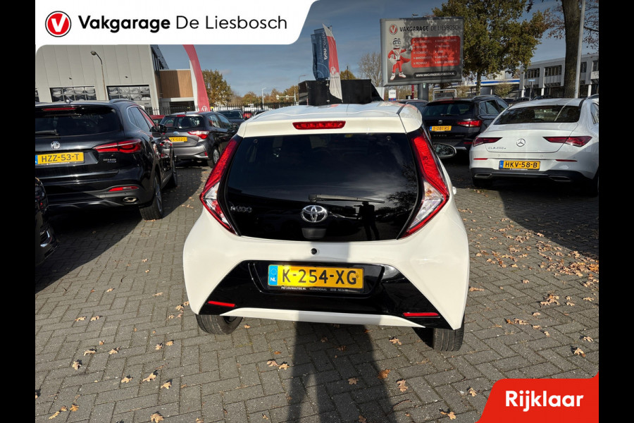 Toyota Aygo 1.0 VVT-i x-play/camera /airco/apple carplay/mf stuur/boeken