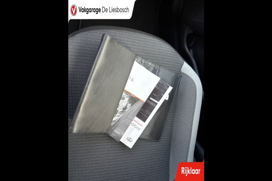 Toyota Aygo 1.0 VVT-i x-play/camera /airco/apple carplay/mf stuur/boeken