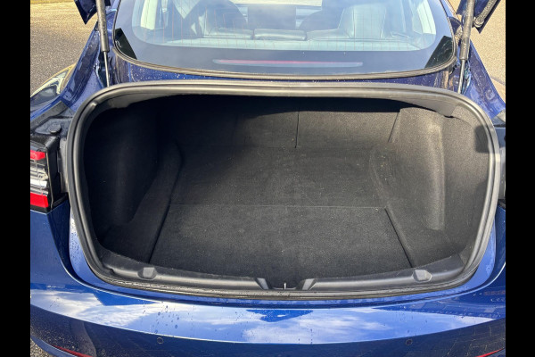 Tesla Model 3 Long Range AWD 75 kWh AFNEEMBARE TREKHAAK | 750KG TREKGEWICHT | ORIGNEEL NL AUTO | RIJKLAAR MET 12 MND BOVAG GARANTIE |