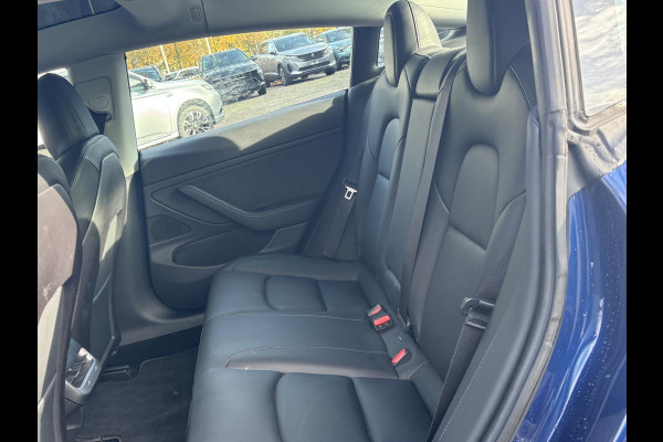 Tesla Model 3 Long Range AWD 75 kWh AFNEEMBARE TREKHAAK | 750KG TREKGEWICHT | ORIGNEEL NL AUTO | RIJKLAAR MET 12 MND BOVAG GARANTIE |