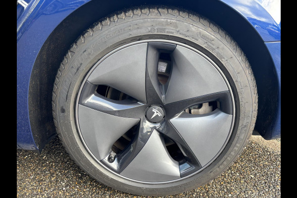 Tesla Model 3 Long Range AWD 75 kWh AFNEEMBARE TREKHAAK | 750KG TREKGEWICHT | ORIGNEEL NL AUTO | RIJKLAAR MET 12 MND BOVAG GARANTIE |