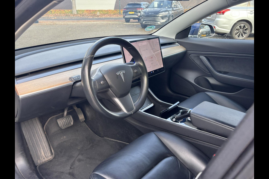 Tesla Model 3 Long Range AWD 75 kWh AFNEEMBARE TREKHAAK | 750KG TREKGEWICHT | ORIGNEEL NL AUTO | RIJKLAAR MET 12 MND BOVAG GARANTIE |