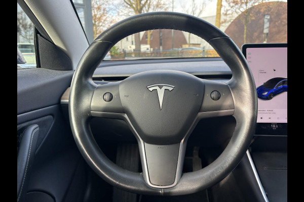 Tesla Model 3 Long Range AWD 75 kWh AFNEEMBARE TREKHAAK | 750KG TREKGEWICHT | ORIGNEEL NL AUTO | RIJKLAAR MET 12 MND BOVAG GARANTIE |