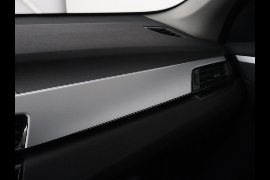 BMW X1 Xdrive25e Edrive Edition | Panoramadak | Stoelverwarming | Full LED | Navigatie | Climate control | Parkeerhulp | Cruise control | PHEV | Plug In