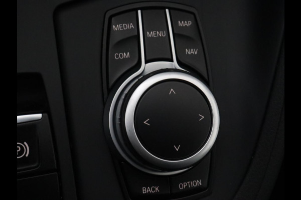 BMW X1 Xdrive25e Edrive Edition | Panoramadak | Stoelverwarming | Full LED | Navigatie | Climate control | Parkeerhulp | Cruise control | PHEV | Plug In