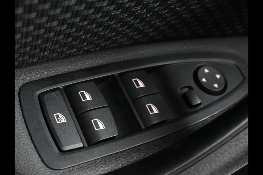 BMW X1 Xdrive25e Edrive Edition | Panoramadak | Stoelverwarming | Full LED | Navigatie | Climate control | Parkeerhulp | Cruise control | PHEV | Plug In