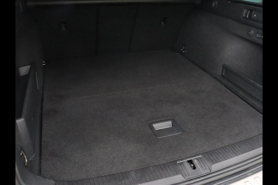 Volkswagen Passat 1.4 TSI PHEV GTE | Trekhaak | Stoelverwarming | Massage | Camera | Carplay | Adaptive cruise | Side Assist | Matrix LED | Navigatie | Parkeerhulp | Plug In