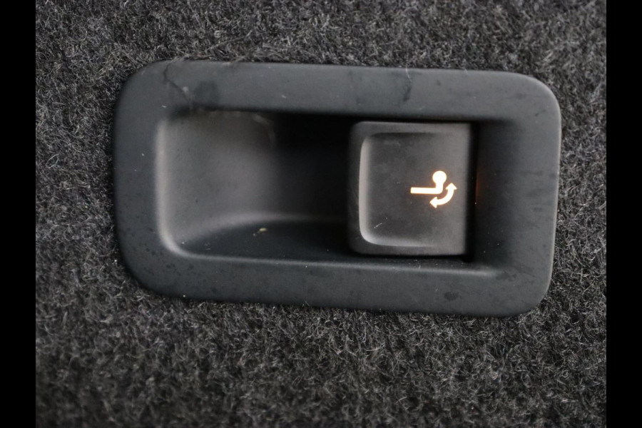 Volkswagen Passat 1.4 TSI PHEV GTE | Trekhaak | Stoelverwarming | Massage | Camera | Carplay | Adaptive cruise | Side Assist | Matrix LED | Navigatie | Parkeerhulp | Plug In