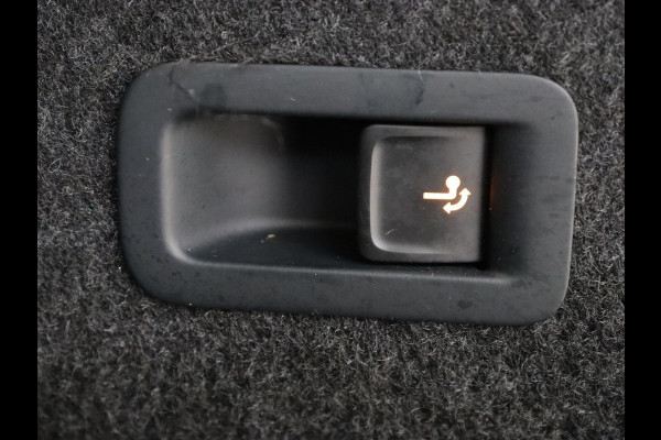 Volkswagen Passat 1.4 TSI PHEV GTE | Trekhaak | Stoelverwarming | Massage | Camera | Carplay | Adaptive cruise | Side Assist | Matrix LED | Navigatie | Parkeerhulp | Plug In