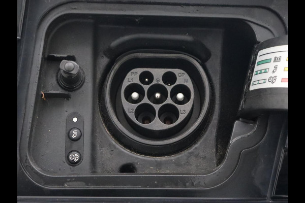 Volkswagen Passat 1.4 TSI PHEV GTE | Trekhaak | Stoelverwarming | Massage | Camera | Carplay | Adaptive cruise | Side Assist | Matrix LED | Navigatie | Parkeerhulp | Plug In