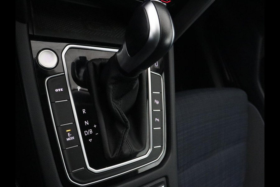 Volkswagen Passat 1.4 TSI PHEV GTE | Trekhaak | Stoelverwarming | Massage | Camera | Carplay | Adaptive cruise | Side Assist | Matrix LED | Navigatie | Parkeerhulp | Plug In