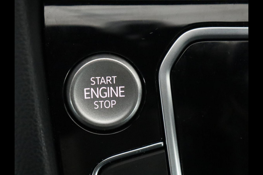 Volkswagen Passat 1.4 TSI PHEV GTE | Trekhaak | Stoelverwarming | Massage | Camera | Carplay | Adaptive cruise | Side Assist | Matrix LED | Navigatie | Parkeerhulp | Plug In