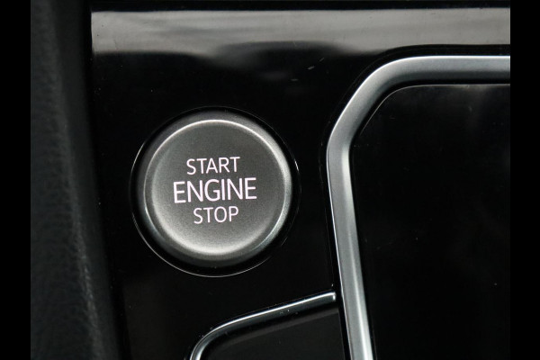 Volkswagen Passat 1.4 TSI PHEV GTE | Trekhaak | Stoelverwarming | Massage | Camera | Carplay | Adaptive cruise | Side Assist | Matrix LED | Navigatie | Parkeerhulp | Plug In