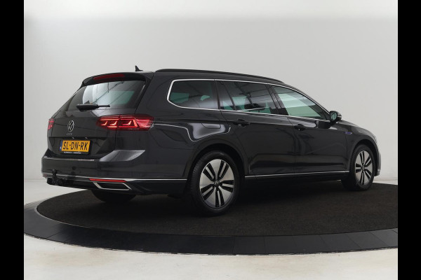 Volkswagen Passat 1.4 TSI PHEV GTE | Trekhaak | Stoelverwarming | Massage | Camera | Carplay | Adaptive cruise | Side Assist | Matrix LED | Navigatie | Parkeerhulp | Plug In
