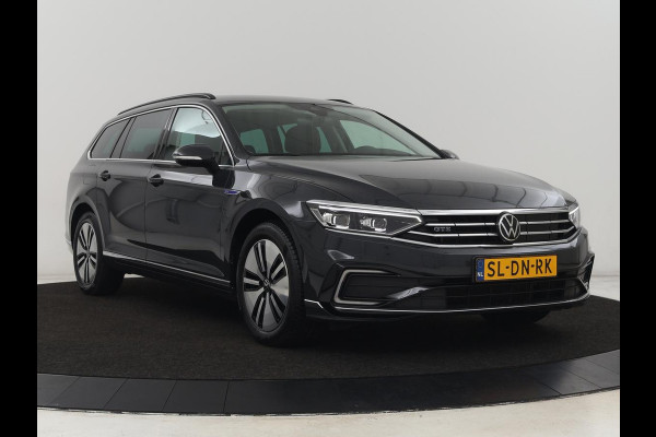 Volkswagen Passat 1.4 TSI PHEV GTE | Trekhaak | Stoelverwarming | Massage | Camera | Carplay | Adaptive cruise | Side Assist | Matrix LED | Navigatie | Parkeerhulp | Plug In