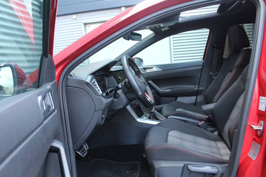 Volkswagen Polo 2.0 TSI 207pk GTI DSG7 Panoramadak Clima Cruise Navi Camera Carplay Dig. Cockpit 18"LMV Stoelverwarming