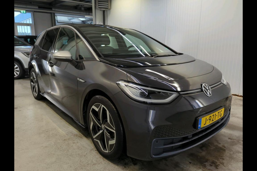 Volkswagen ID.3 First Plus 58 kWh Airco Navi Carplay 19" LM Velgen Adaptive Cruise Control LED Matrix IQ Light DAB+ Alcantara PDC VA + Camera Stoel/Stuurwielverwarming