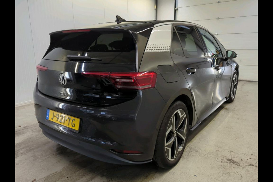 Volkswagen ID.3 First Plus 58 kWh Airco Navi Carplay 19" LM Velgen Adaptive Cruise Control LED Matrix IQ Light DAB+ Alcantara PDC VA + Camera Stoel/Stuurwielverwarming