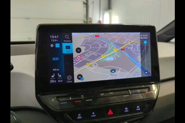 Volkswagen ID.3 First Plus 58 kWh Airco Navi Carplay 19" LM Velgen Adaptive Cruise Control LED Matrix IQ Light DAB+ Alcantara PDC VA + Camera Stoel/Stuurwielverwarming