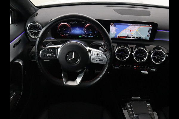 Mercedes-Benz A-Klasse 250e AMG Limited | Stoelverwarming | Widescreen | Sfeerverlichting | Camera | Navigatie | Leder/Alcantara | Park Assist | Sportstoelen | Full LED | Climate control | PHEV | Plug In