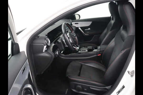 Mercedes-Benz A-Klasse 250e AMG Limited | Stoelverwarming | Widescreen | Sfeerverlichting | Camera | Navigatie | Leder/Alcantara | Park Assist | Sportstoelen | Full LED | Climate control | PHEV | Plug In