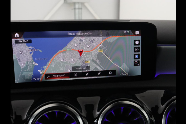 Mercedes-Benz A-Klasse 250e AMG Limited | Stoelverwarming | Widescreen | Sfeerverlichting | Camera | Navigatie | Leder/Alcantara | Park Assist | Sportstoelen | Full LED | Climate control | PHEV | Plug In