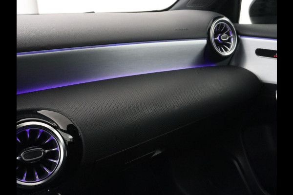 Mercedes-Benz A-Klasse 250e AMG Limited | Stoelverwarming | Widescreen | Sfeerverlichting | Camera | Navigatie | Leder/Alcantara | Park Assist | Sportstoelen | Full LED | Climate control | PHEV | Plug In