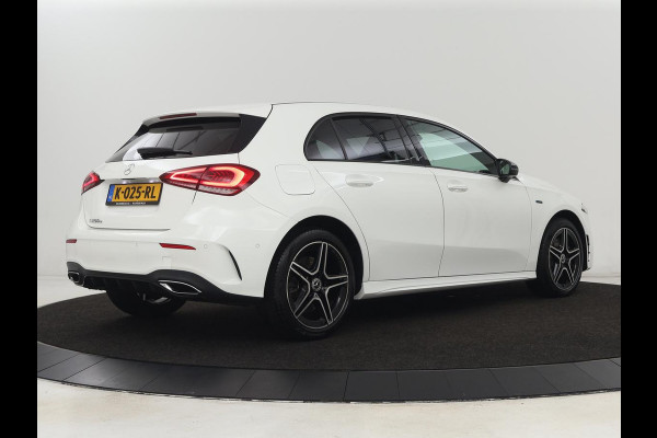 Mercedes-Benz A-Klasse 250e AMG Limited | Stoelverwarming | Widescreen | Sfeerverlichting | Camera | Navigatie | Leder/Alcantara | Park Assist | Sportstoelen | Full LED | Climate control | PHEV | Plug In