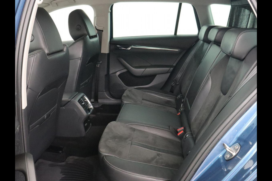 Škoda Octavia 1.5 TSI First Edition | Head-Up | Stoelverwarming | Adaptive cruise | Leder/Alcantara | Side Assist | Matrix LED | Keyless | Virtual Cockpit | Carplay | Navigatie | Park Assist