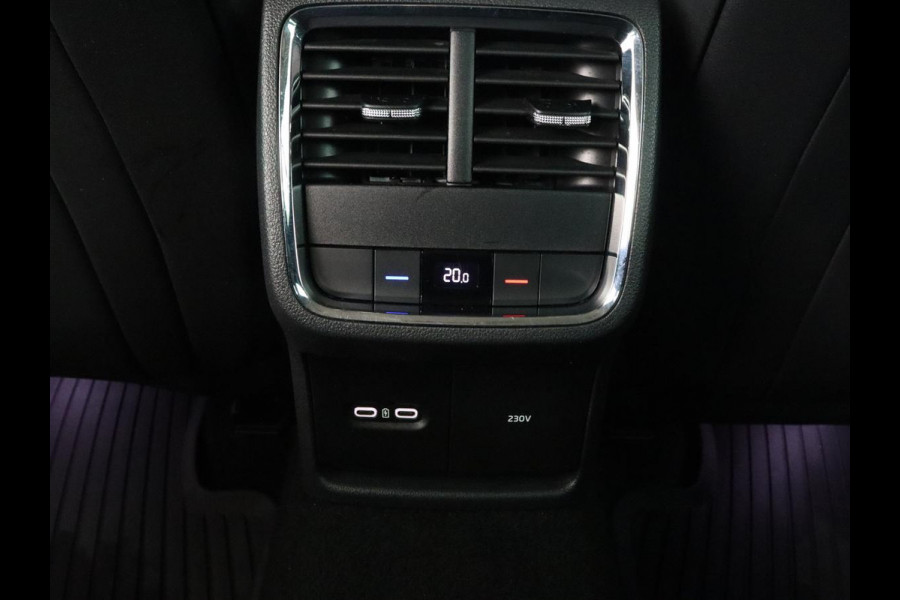 Škoda Octavia 1.5 TSI First Edition | Head-Up | Stoelverwarming | Adaptive cruise | Leder/Alcantara | Side Assist | Matrix LED | Keyless | Virtual Cockpit | Carplay | Navigatie | Park Assist