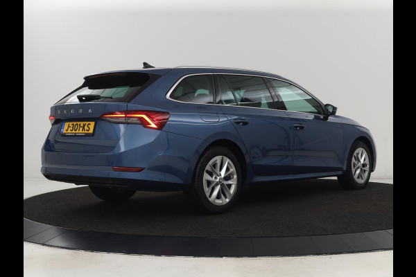 Škoda Octavia 1.5 TSI First Edition | Head-Up | Stoelverwarming | Adaptive cruise | Leder/Alcantara | Side Assist | Matrix LED | Keyless | Virtual Cockpit | Carplay | Navigatie | Park Assist