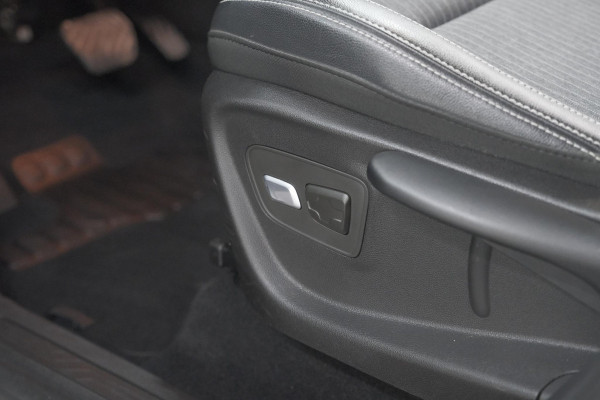 Renault Scénic TCe 140 EDC Bose | Trekhaak | Camera | Stoelverwarming | Adaptieve Cruise Control | Dodehoekdetectie