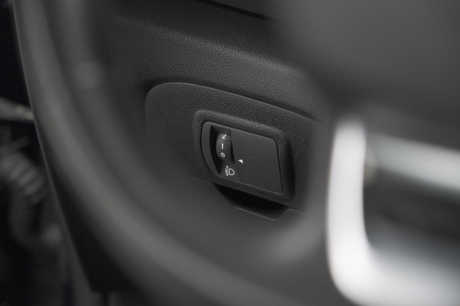 Renault Scénic TCe 140 EDC Bose | Trekhaak | Camera | Stoelverwarming | Adaptieve Cruise Control | Dodehoekdetectie