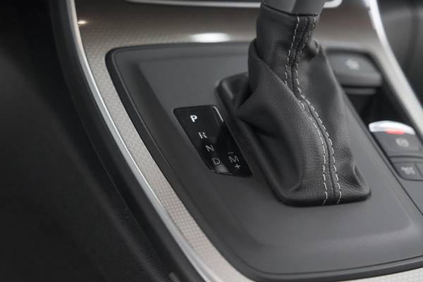 Renault Scénic TCe 140 EDC Bose | Trekhaak | Camera | Stoelverwarming | Adaptieve Cruise Control | Dodehoekdetectie