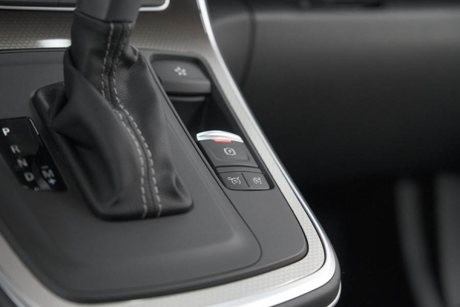 Renault Scénic TCe 140 EDC Bose | Trekhaak | Camera | Stoelverwarming | Adaptieve Cruise Control | Dodehoekdetectie