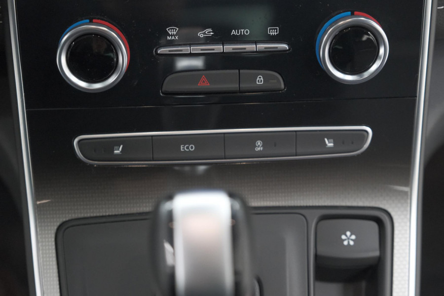 Renault Scénic TCe 140 EDC Bose | Trekhaak | Camera | Stoelverwarming | Adaptieve Cruise Control | Dodehoekdetectie