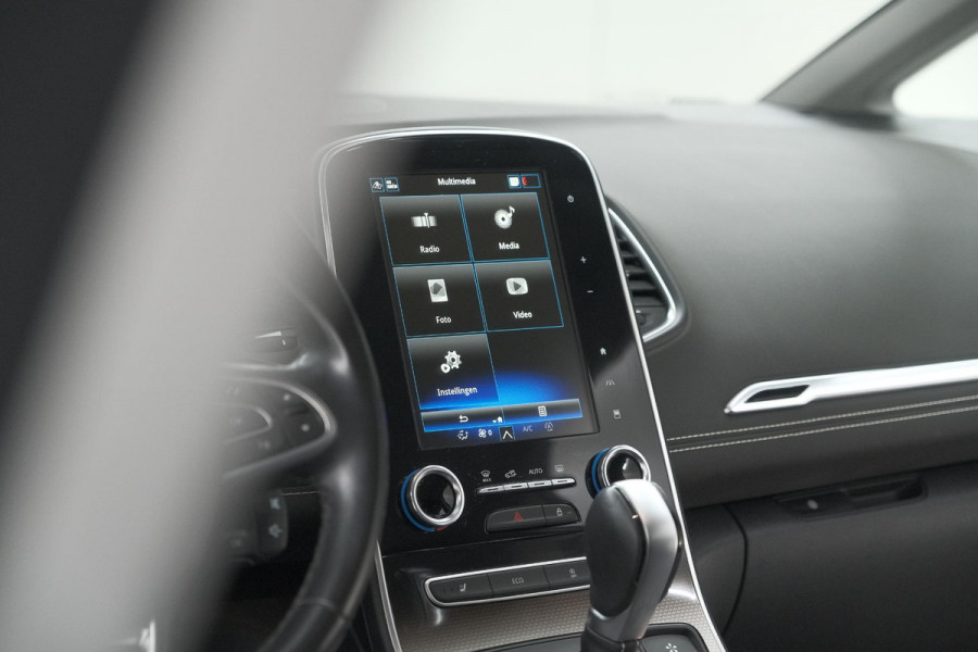 Renault Scénic TCe 140 EDC Bose | Trekhaak | Camera | Stoelverwarming | Adaptieve Cruise Control | Dodehoekdetectie