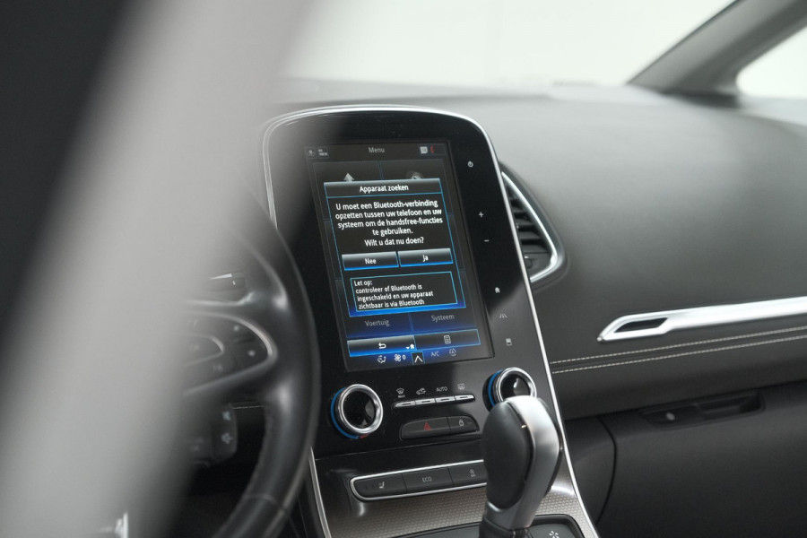 Renault Scénic TCe 140 EDC Bose | Trekhaak | Camera | Stoelverwarming | Adaptieve Cruise Control | Dodehoekdetectie