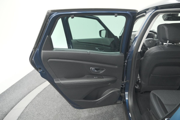 Renault Scénic TCe 140 EDC Bose | Trekhaak | Camera | Stoelverwarming | Adaptieve Cruise Control | Dodehoekdetectie
