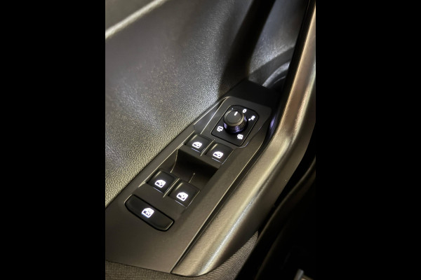 Volkswagen Taigo 1.0 TSI LIFE EDITION TREKHAAK/PDC/CARPLAY