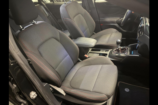 Ford FOCUS Wagon 1.0 EcoBoost Hybrid ST Line X Business NAVI/CAM/DAB/CARPLAY/ECC/PDC/CRUISE///