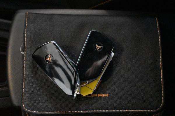 CUPRA Leon 2.0 TSI VZ 300PK DSG PERFORMANCE CAMERA/LEDER/BEATS-AUDIO