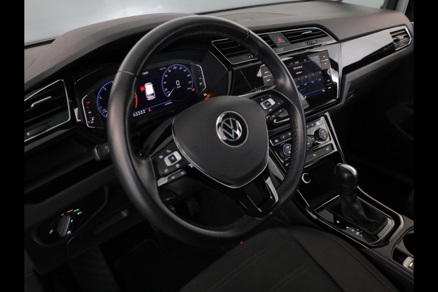 Volkswagen Touran 1.5 TSI Highline 7p 150pk DSG| Pano.dak| Digital display| 18'LM-velgen| Camera