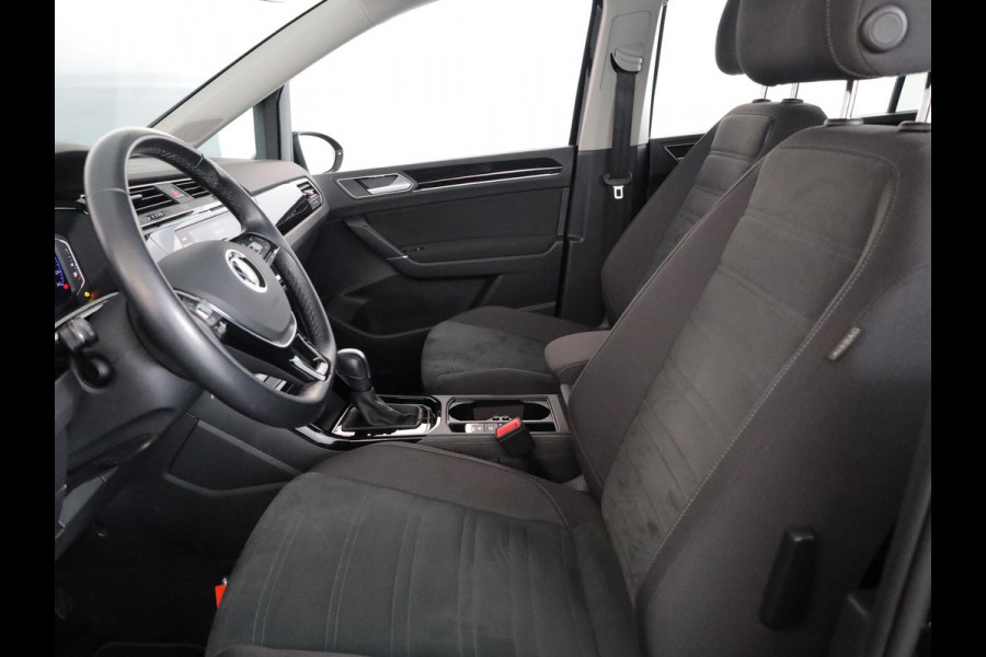 Volkswagen Touran 1.5 TSI Highline 7p 150pk DSG| Pano.dak| Digital display| 18'LM-velgen| Camera