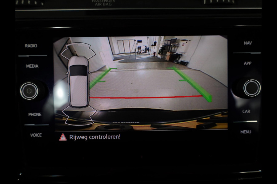 Volkswagen Touran 1.5 TSI Highline 7p 150pk DSG| Pano.dak| Digital display| 18'LM-velgen| Camera