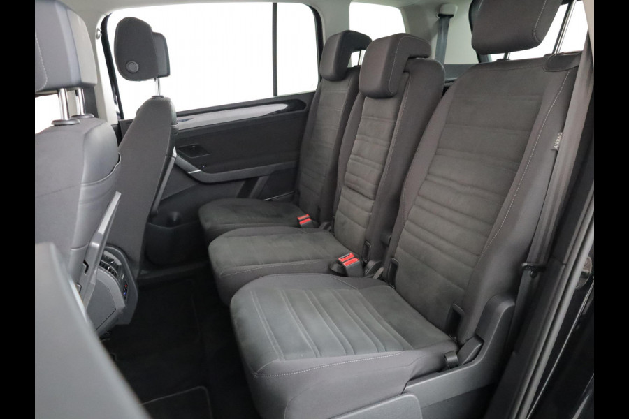 Volkswagen Touran 1.5 TSI Highline 7p 150pk DSG| Pano.dak| Digital display| 18'LM-velgen| Camera