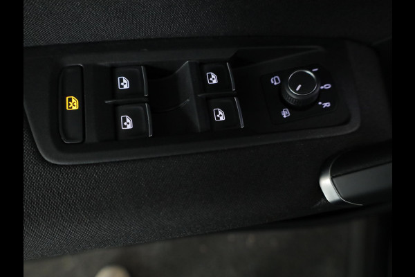 Volkswagen Touran 1.5 TSI Highline 7p 150pk DSG| Pano.dak| Digital display| 18'LM-velgen| Camera