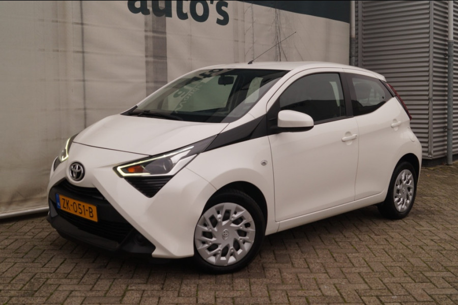 Toyota Aygo 1.0 VVT-i X-Play Automaat -AIRCO-LED-CAM-CARPLAY-